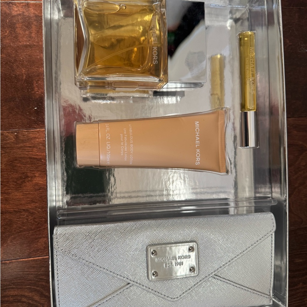 Michael Kors Gift Set , Classic Original Perfume ,Lotion, Silver Clutch NIB